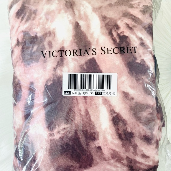 VS PINK Sherpa Blanket Tie Dye - Picture 5 of 7